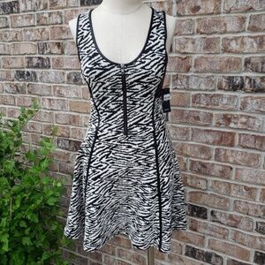 NWT Jessica Simpson Fit n Flare Dress Blk/Wht S